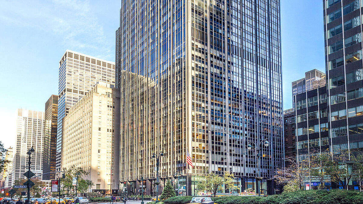 Bild: Brett Beyer Photography42 Geschosse hochwertiger Büroflächen – das Geschäftshaus 299 Park Avenue in der prestigeträchtigen Midtown von Manhattan. Nach der Errichtung 1967 war jetzt eine Umgestaltung und Modernisierung der Lobby im Erdgeschoss erforderlich.