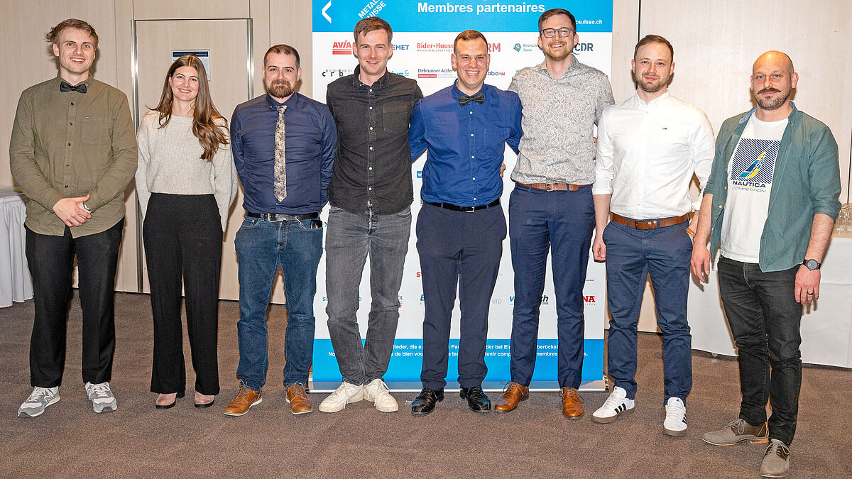 Von den sieben Kandidaten und der einen Kandidatin für den Titel Metallbau Projektleiter/in mit eidg. FA haben alle bestanden. 