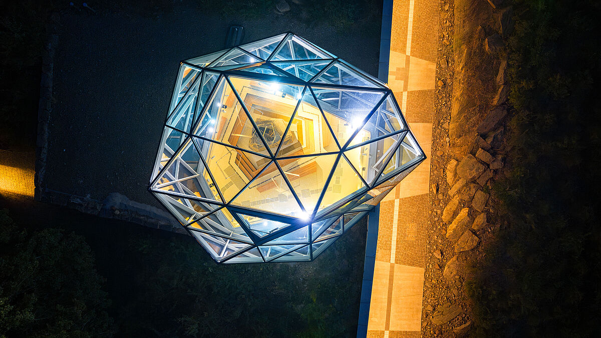 Vue d’en haut : un effet impressionnant, même de nuit.