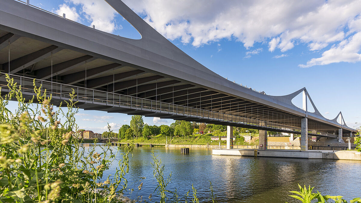 Bild: Schlaich Bergermann Partner / Andreas SchnubelDie neue Neckarbrücke ist ikonisches Entree von Stuttgart und ingenieurtechnische Pionierleistung zugleich.
