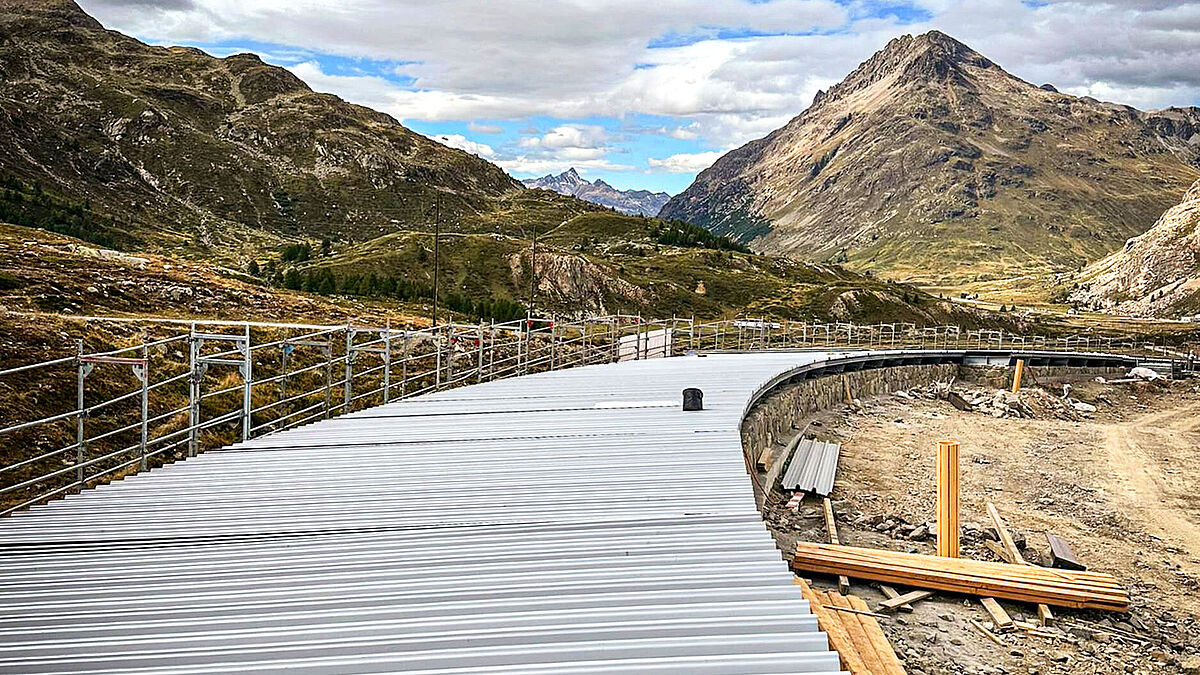 Dacheindeckung aus Trapezblech.