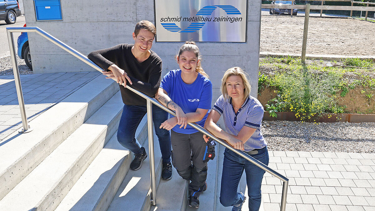 Force féminine chez Schmid Metallbau AG, de gauche à droite : Jasmin Bürgi, dessinatrice-constructrice sur métal, Andrea Senn, constructrice métallique CFC, et Anita Tschopp, directrice de Schmid Metallbau. 