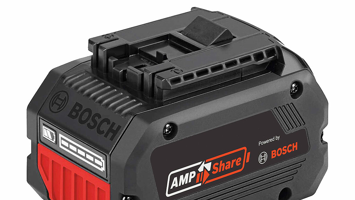 Une batterie, d’innombrables machines : deux systèmes se sont établis tous constructeurs confondus, à savoir le « cordless alliance system » (CAS), basé sur la technologie Metabo, et le système « AmpShare » (photo) basé sur Bosch. Il est ici possible de changer les batteries des différents fabricants associés.