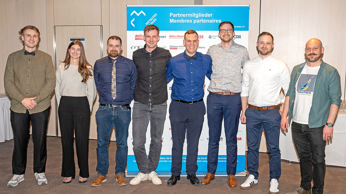 Les sept candidats et la seule candidate au titre de Chef(fe) de projet en construction métallique avec brevet fédéral ont tous réussi l'examen.