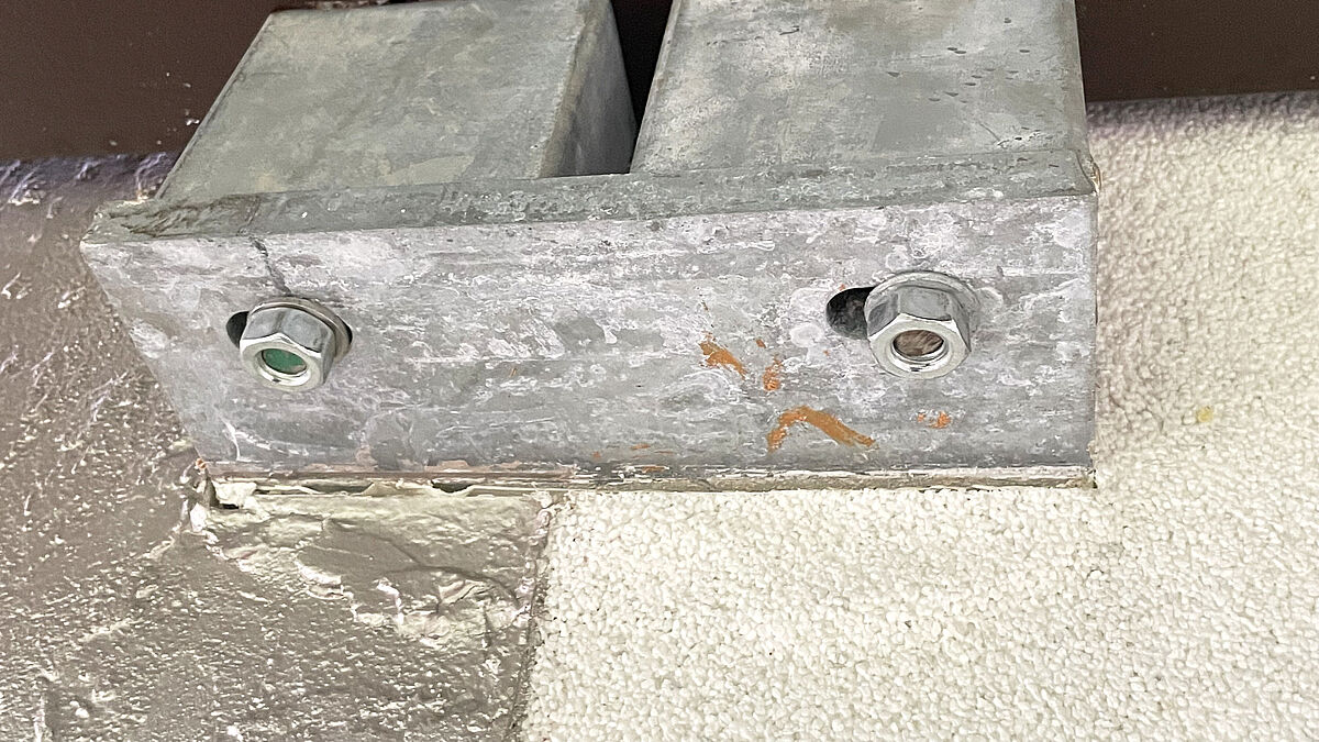 Tiges filetées trop courtes suite à un mauvais calcul de longueur.