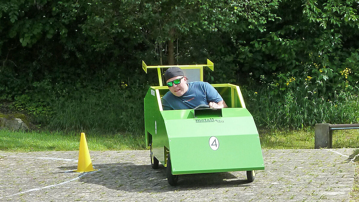 Ein breites Fahrgestell gewährt gute Bodenhaftung.