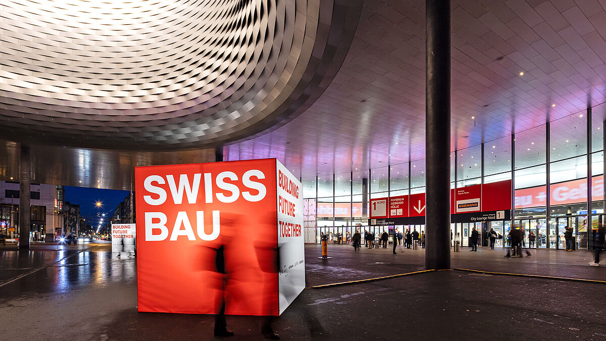 In Halle 1.0 mit dem Swissbau Focus und in Halle 1.1 mit dem Swissbau Lab zeigt sich beispielhaft, wie ein interdisziplinärer Austausch über aktuelle Herausforderungen und künftige Entwicklungen der Branche gelingt. In Halle 1.0 mit dem Swissbau Focus und in Halle 1.1 mit dem Swissbau Lab zeigt sich beispielhaft, wie ein interdisziplinärer Austausch über aktuelle Herausforderungen und künftige Entwicklungen der Branche gelingt.
