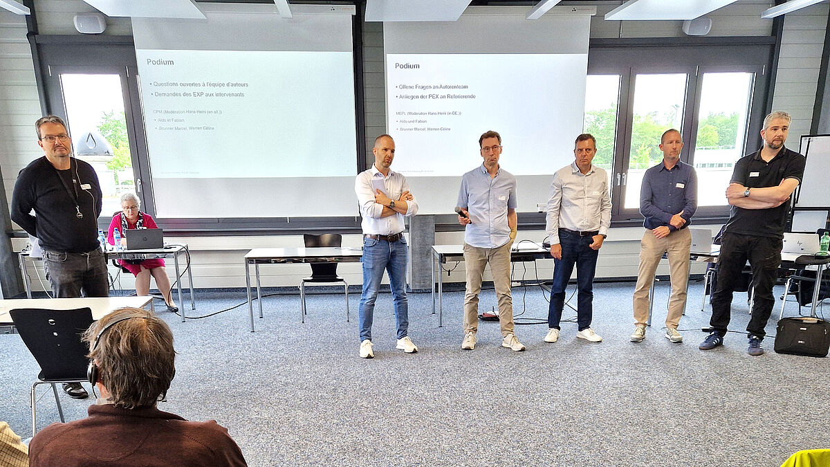 Table ronde, de g. à dr. : Christophe Monney, Stephan Gutknecht, Dominik Stenz, Aldo Galetta, Fabian Steiner et Reto Hartmeier. Photo : Hans-Heini Winterberger