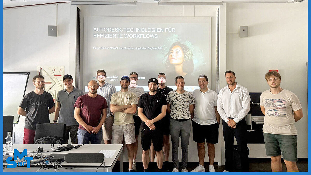 Die Studenten des zweiten Ausbildungsjahres mit Referenten. 3. von rechts: David Mate Ban.