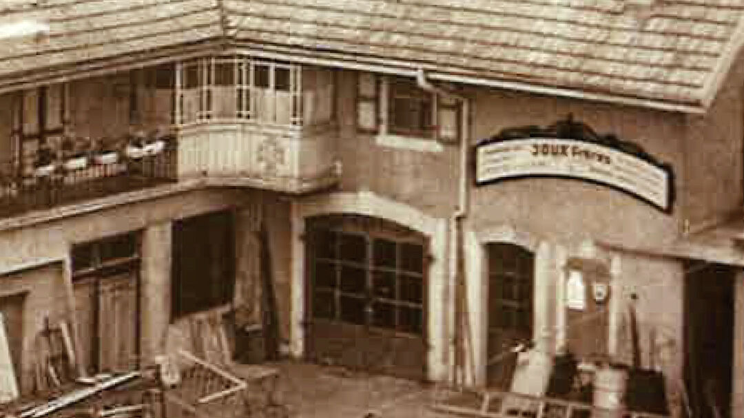 En 1922, c’est à Prilly, vqu’Ernest Joux, serrurier-forgeron-charron, a fondé son entreprise du même nom.
