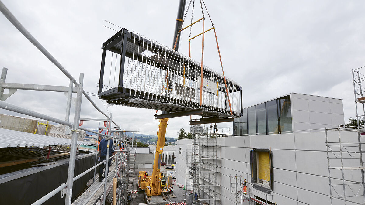 Die Montage der Tragkonstruktion erfolgte innert wenigen Stunden. Bild Baltensperger AG