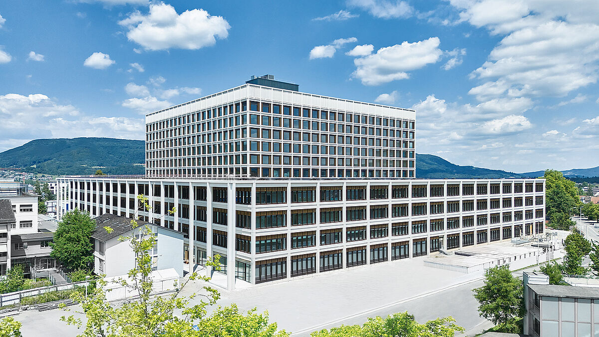 Aepli a installé près de 4500 éléments de façade sur le nouveau bâtiment de l’hôpital cantonal d’Aarau.