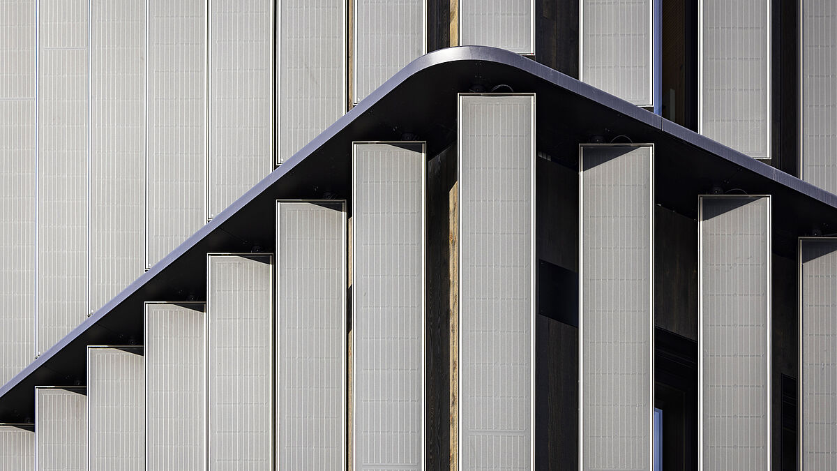 Eckansicht: Insgesamt waren 740 Frästeile aus Stahl und Aluminium zur Befestigung der Lamellen erforderlich.