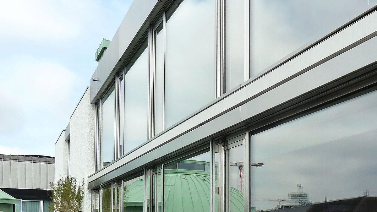 Vue de la façade surélevée à l’arrière. Photo : rédaction Supprimer dans l’imprimé !