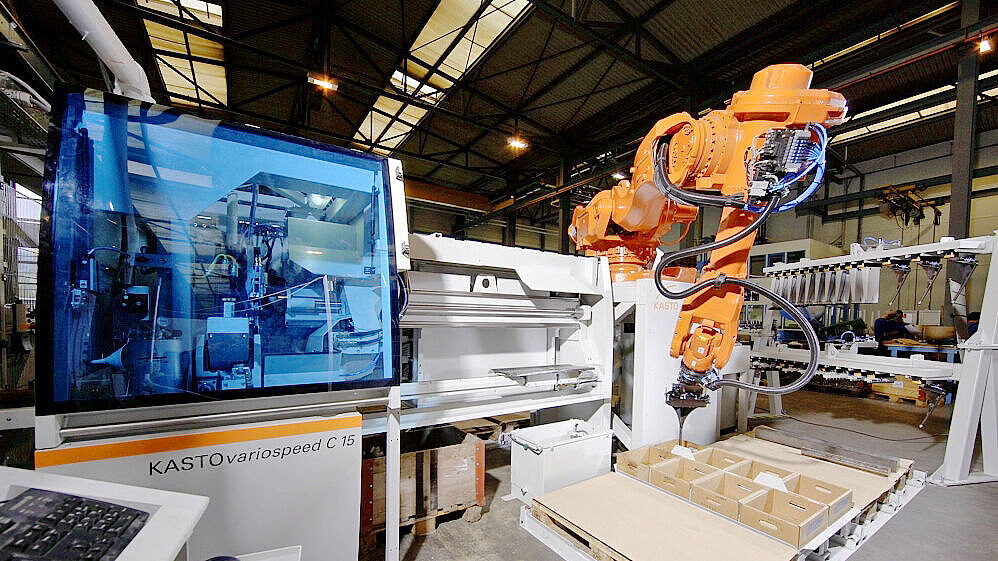 Les avantages de la manutention robotisée avec Kastosort sont convaincants : l'utilisateur travaille de façon optimisée, augmente le taux d'utilisation de sa machine et la longévité de ses outils grâce à des séquences de programmation intelligentes. 