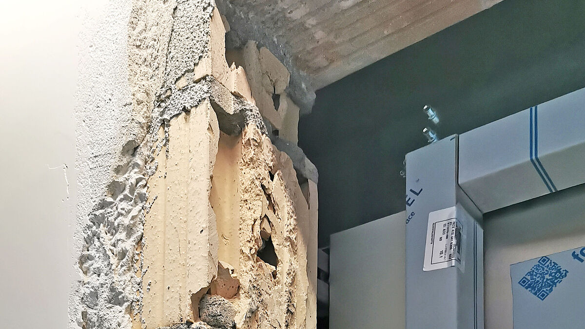 Von der Bausituation zur fertigen Ausführung. Die baulichen Gegebenheiten konnten nur mit einem flexiblen System bewältigt werden.