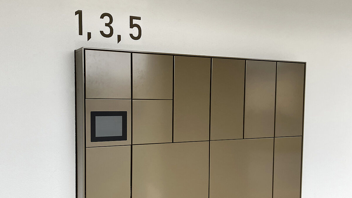 Das Postgesetz und die Postverordnung regeln Ausführung, Standort und Abmessungen von Briefkästen und Paketboxen.