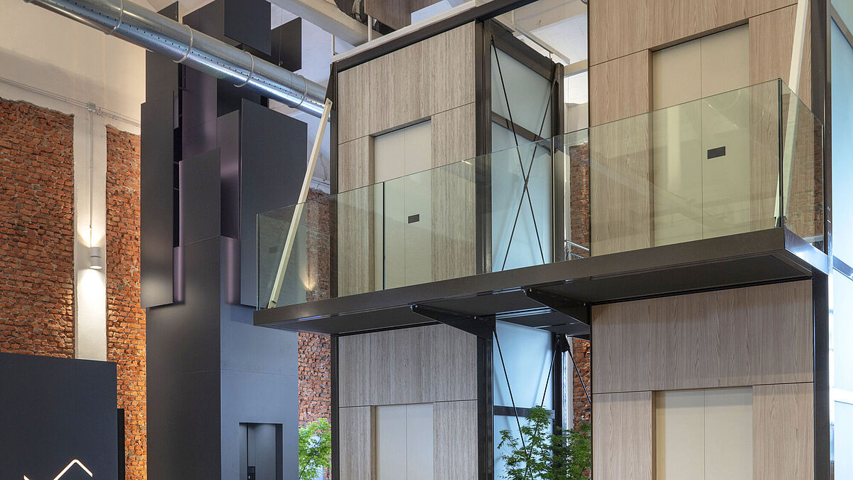 Zur spektakulären Präsentation des neuen Schindler X8 auf der Milan Design Week 2025 leistete die Wyss Aluhit AG einen massgeblichen Beitrag.