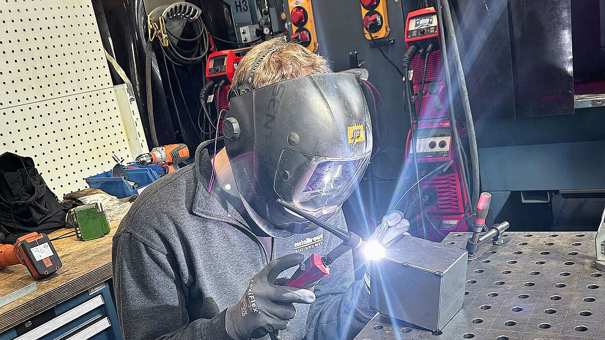 Die zweite bis vierte Woche stand ganz im Zeichen der Werkstattpraxis – des Herzstücks des Moduls. Hier wurde geschweisst, montiert, geplant, geprüft und dokumentiert. 