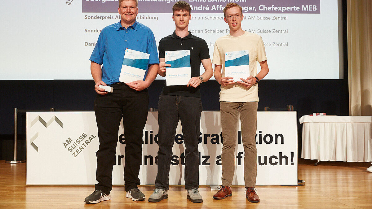 v.l.n.r.: Nick Bossert, Landmaschinenmechaniker EFZ, Kerrin Zberg, Metallbaupraktiker EBA, und Björn Barmet, Metallbaukonstrukteur EFZ.