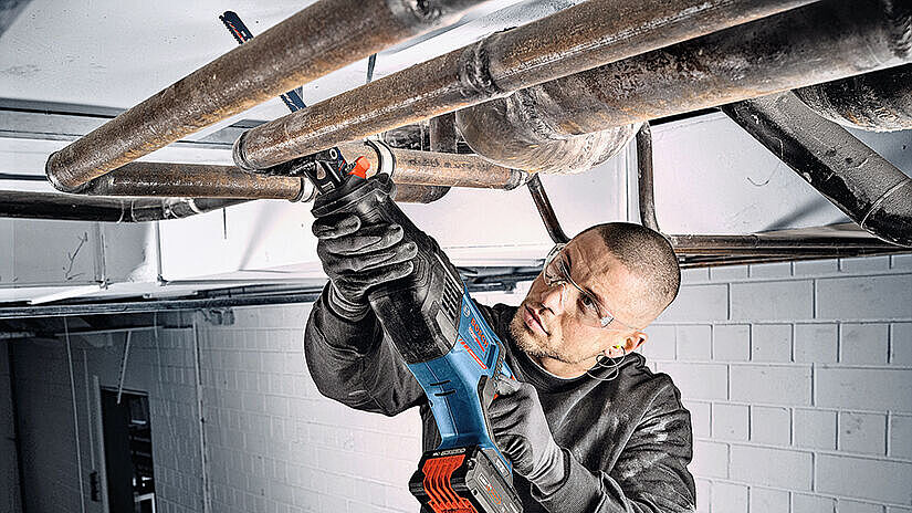 Mit der Bosch Akku-Säbelsäge lässt sich auch Metall trennen. Bild: Bosch Power Tools