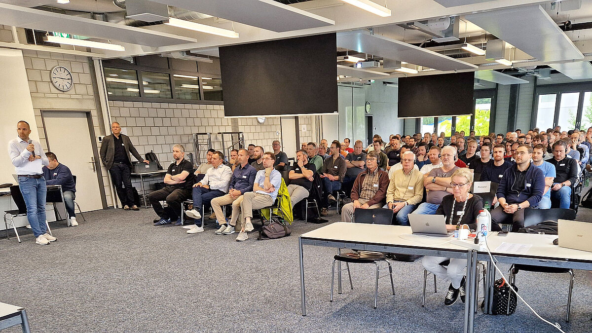 110 experts aux examens venus de toute la Suisse se sont retrouvés au Centre de formation d’AM Suisse à Aarberg pour une formation intensive. Photo : Hans-Heini Winterberger