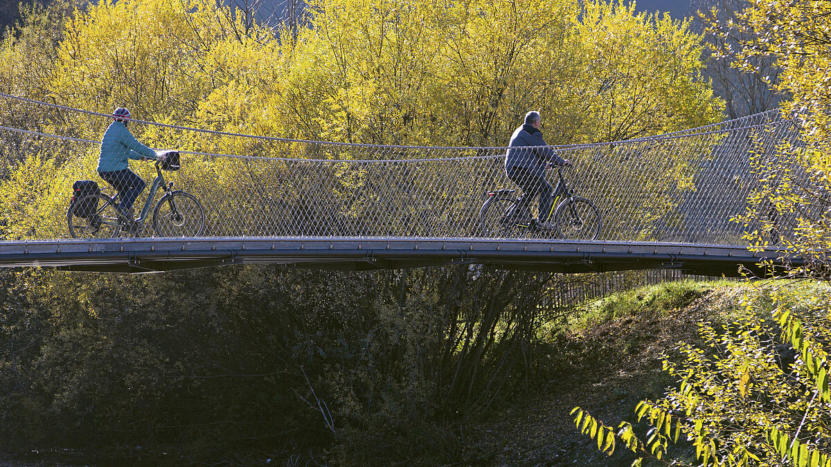 Das Drahtseilnetz trägt die Brücke und dient gleichzeitig als Absturzsicherung.