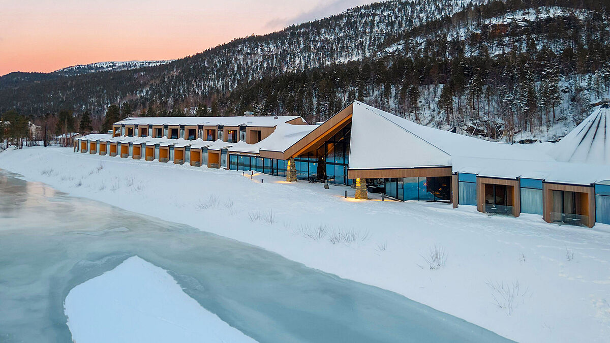 L’hôtel de glace le plus au nord du monde accueille jusqu’à 15 000 visiteurs chaque année.
