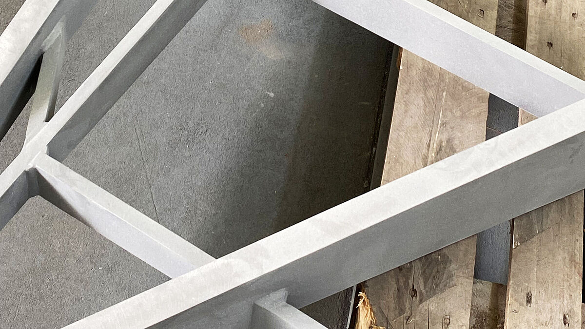 La construction génère des rayons lumineux croisés.