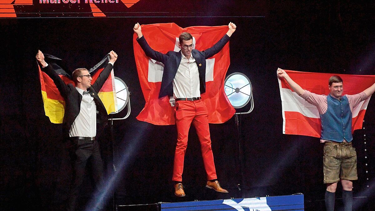 Sandro Weber durfte gleich doppelt feiern und wurde noch zum besten Schweizer Teilnehmer an den EuroSkills 2021 gewählt (Best of Nation Medaille). 
