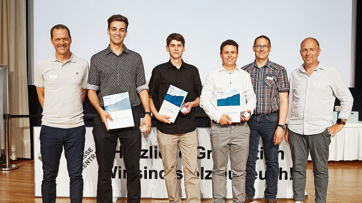 V.l.n.r.: André Affentranger, Chefexperte MEB; Jan Hochuli, Metallbaukonstrukteur EFZ; Mattia Willimann, Metallbauer EFZ; Nils Kurmann, Landmaschinenmechaniker EFZ; Robert Burri, Chefexperte LBM; Patrick Herrmann, Chefexperte MEP.