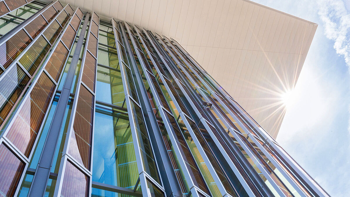 Photo : Swissolar / Sir Robin.  Les façades solaires ont l’avantage de fournir jusqu’à la moitié de l’énergie en hiver, selon leur orientation.