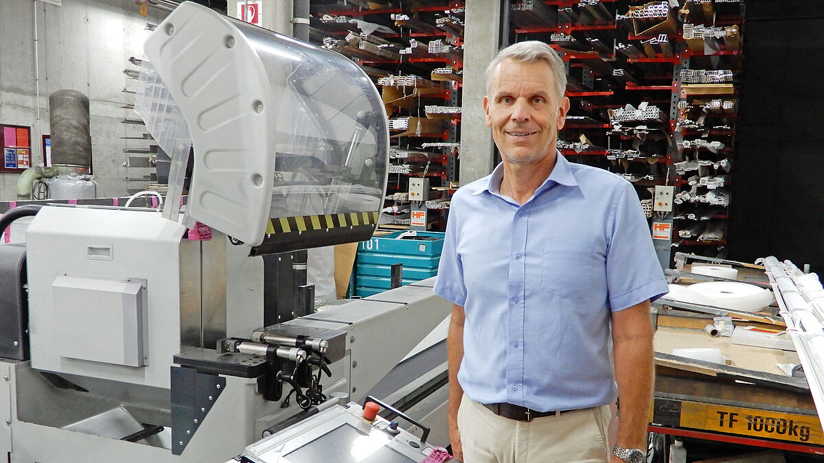 Peter Meier, directeur de MEVO Fenster AG, dans l’atelier à Reinach.