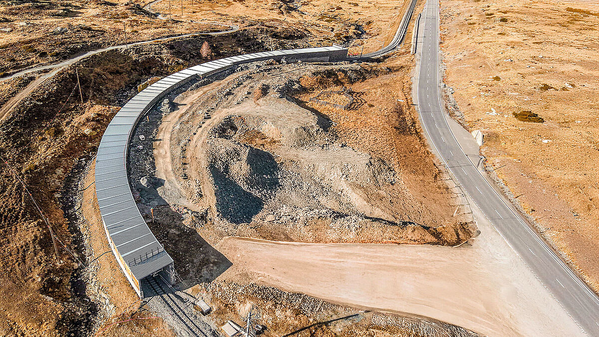 Luftaufnahme der Galerie Arlas an der Berninalinie.