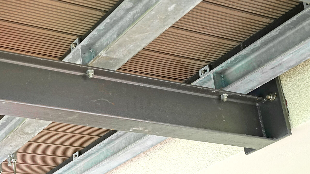 Längsträger mit Gleitlagern.