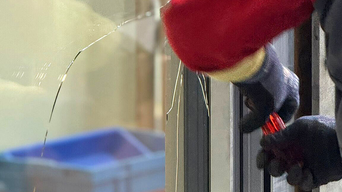 Des tentatives d’effraction séparées ont permis de tester s’il était possible de déverrouiller le système en portant des coups au verre. Tous les composants ont cependant résisté sans problème.