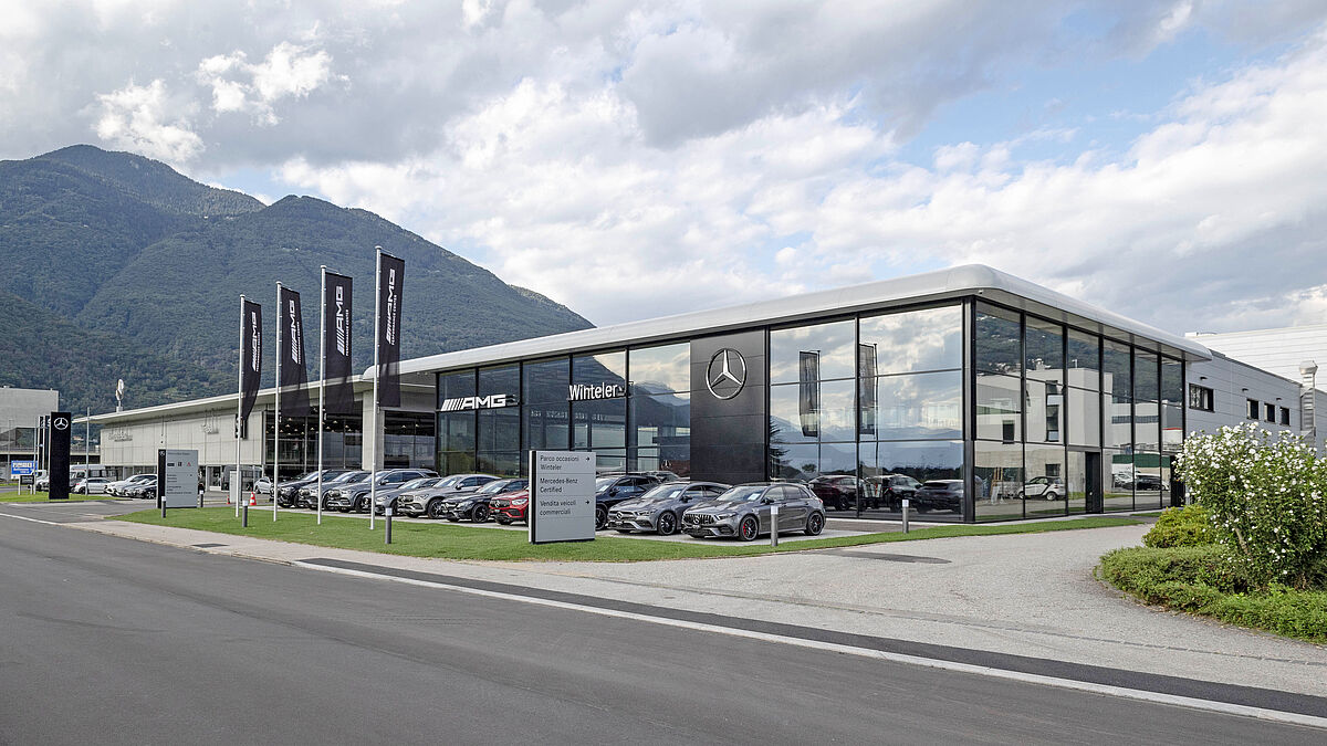 Das elegante AMG Performance Center des Mercedes-Benz-Händlers Winteler SA wurde in Giubiasco im Rahmen eines grösseren Erweiterungsprojekts errichtet.