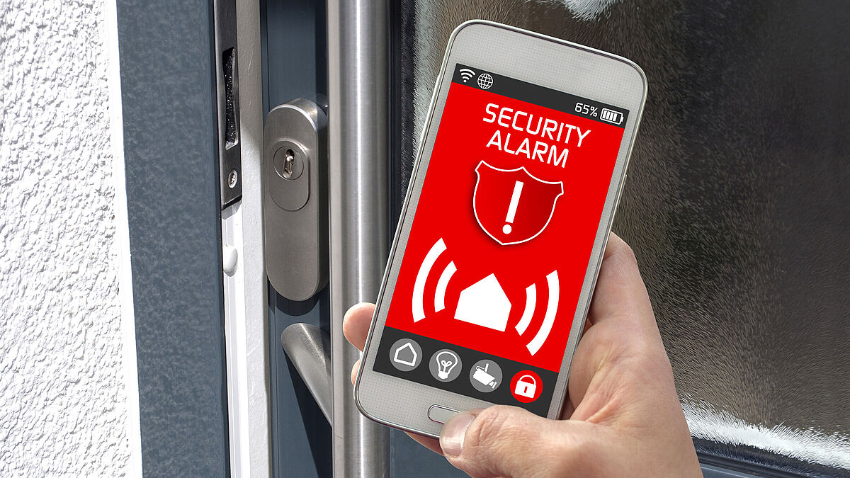 Il est aussi possible d’envoyer des commandes via une application pour smartphone ou Bluetooth.
