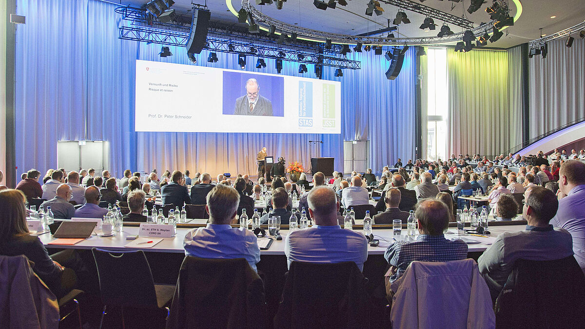 Die STAS 2023 findet hybrid statt. Eine Teilnahme ist sowohl vor Ort im Kursaal Bern als auch online möglich.