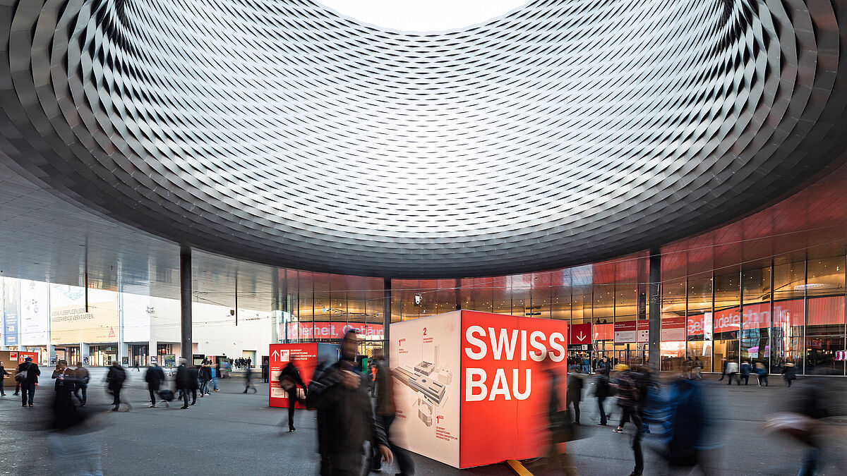 Neu findet die Swissbau im Mai 2022 in reduzierter Form und als Spezialformat unter dem Namen «Swissbau Compact» in einer Halle statt. 