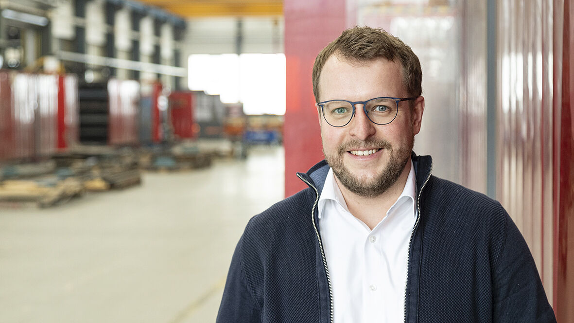 Stephan Böhnlein, chef de la production : « Nous bénéficions, d’une part, d’une grande transparence en ce qui concerne nos processus de production. Cela nous permet surtout, d’autre part, de comparer et d’évaluer toutes les commandes les unes Stephan Böhnlein, chef de la production : « Nous bénéficions, d’une part, d’une grande transparence en ce qui concerne nos processus de production. Cela nous permet surtout, d’autre part, de comparer et d’évaluer toutes les commandes les unes par rapport aux autres et, par conséquent, d’établir des devis en évaluant les coûts avec une plus grande précision. »