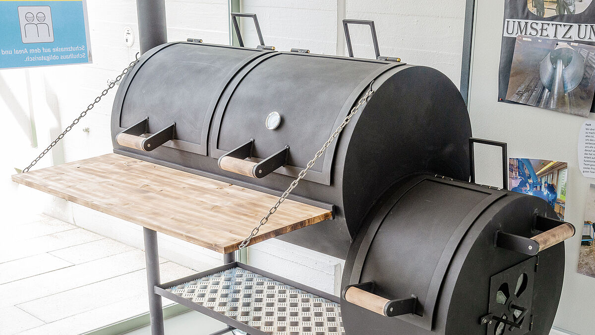 Für gemütliche Grillabende: der Smoker aus Stahl. Projekt von Paul Teifke, Nick Schönbächler und Arbest Hajdari.