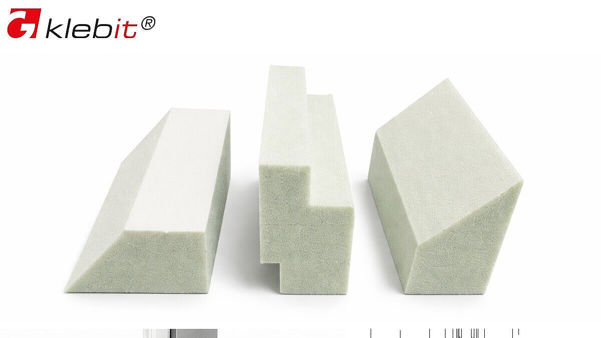 Durch die selbstklebende Ausrüstung kann Klebit PET Eco50 schnell, sauber und effizient verarbeitet werden.
