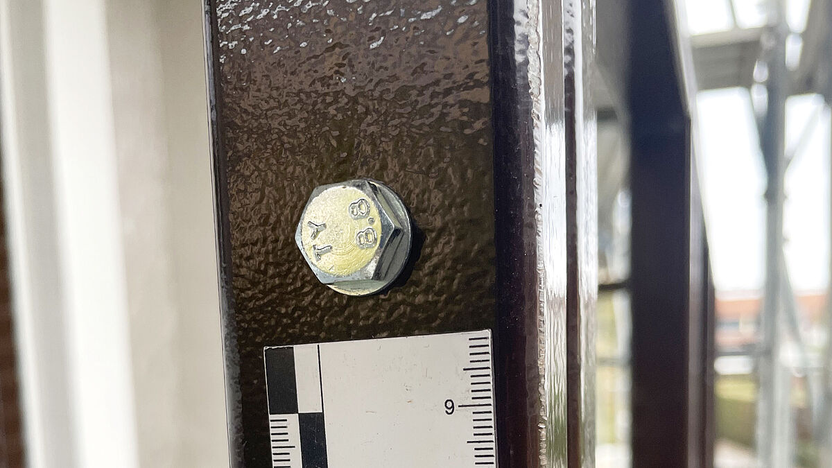 Selon SIA 179, les vis galvanisées ne conviennent pas à une utilisation en extérieur.