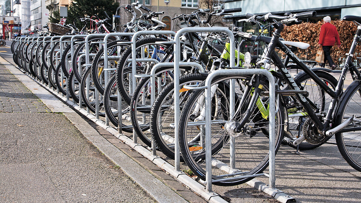 Le râtelier à vélos Kappa se distingue par un maintien stable et une protection des roues qui évite d’endommager le cadre.