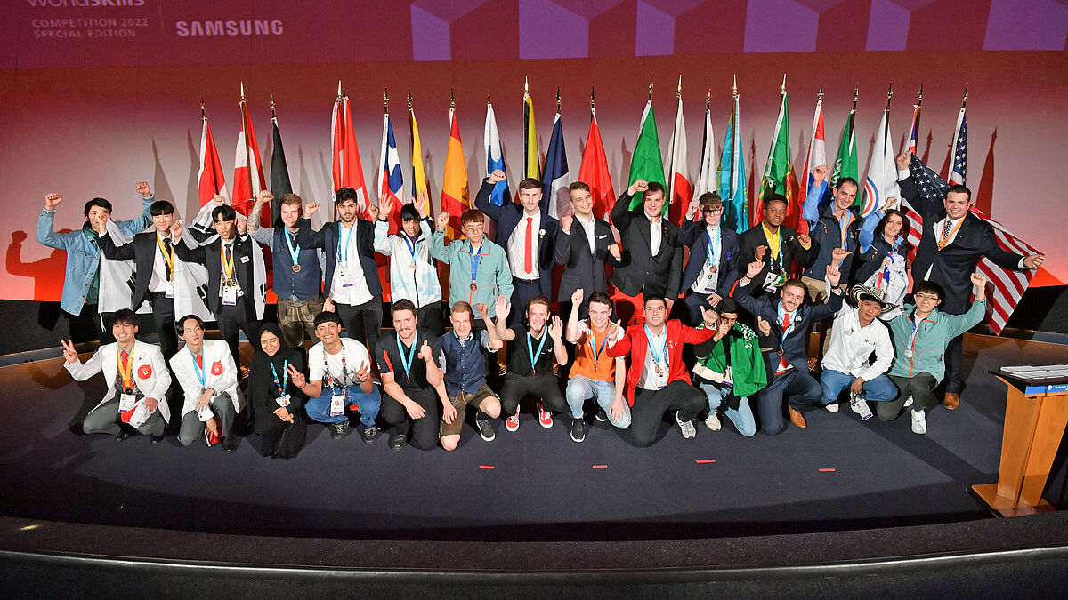 Tous les participants des WorldSkills Competition à Cleveland après la cérémonie de clôture.