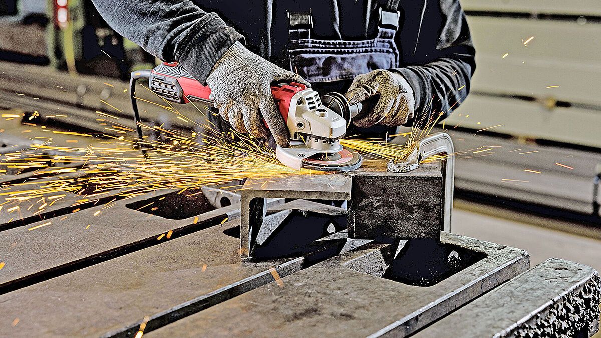 Flexibel und ergonomisch: Winkelschleifer (Flex LBE 20-11 125-EC) mit sechsstufiger Geschwindigkeitswahl für präzises Arbeiten bei unterschiedlichen Materialien. Bild: Flex