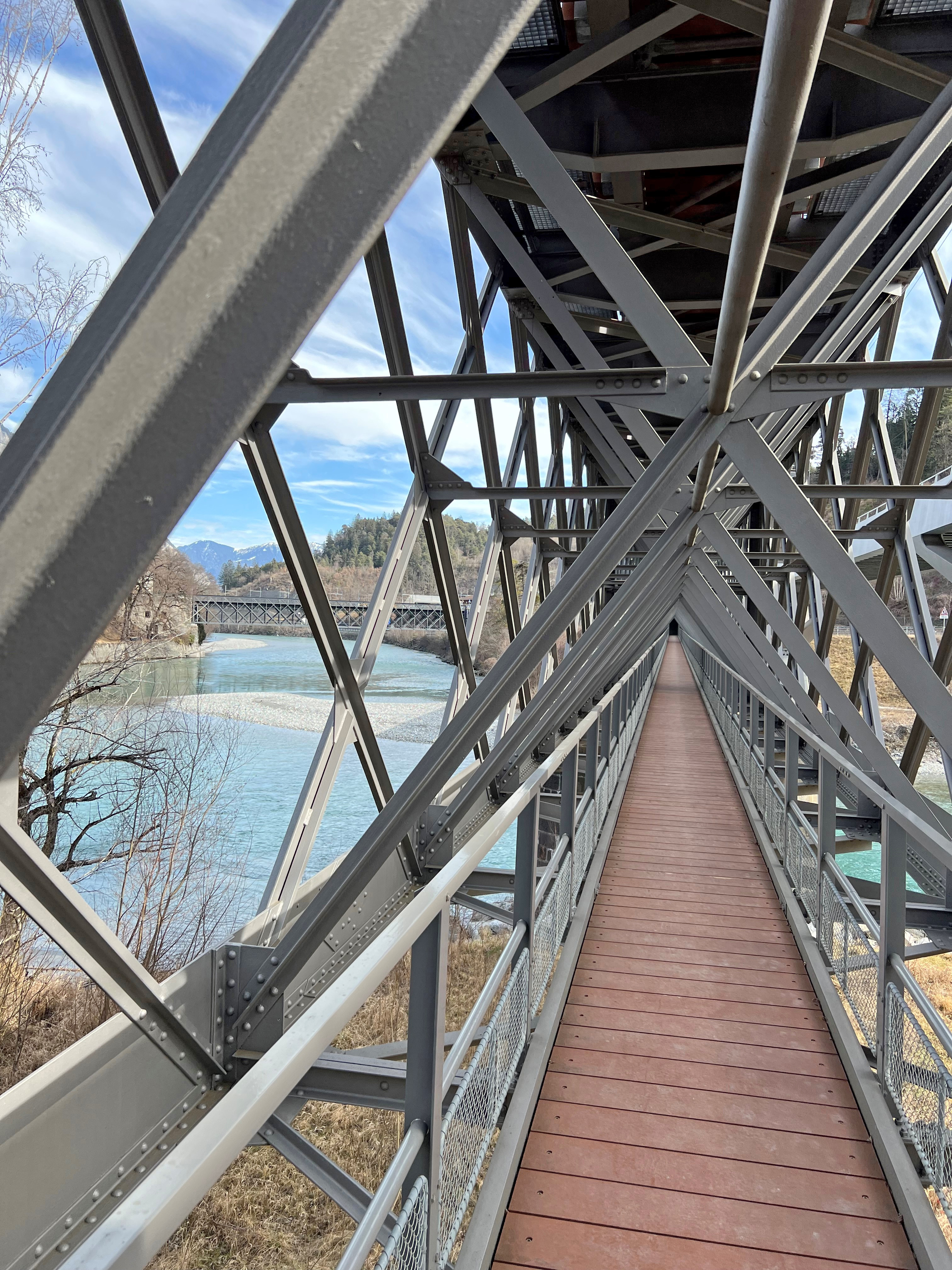 Bild 3: Eine Stahlbrücke beispielsweise gilt als Tragwerk.