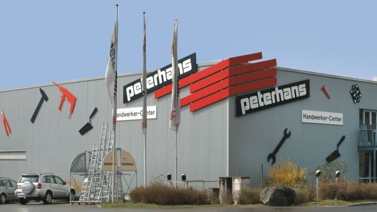 Peterhans Handwerkercenter AG bietet in Würenlos auf über 4000 m2 mehr als 50‘000 Artikel an.