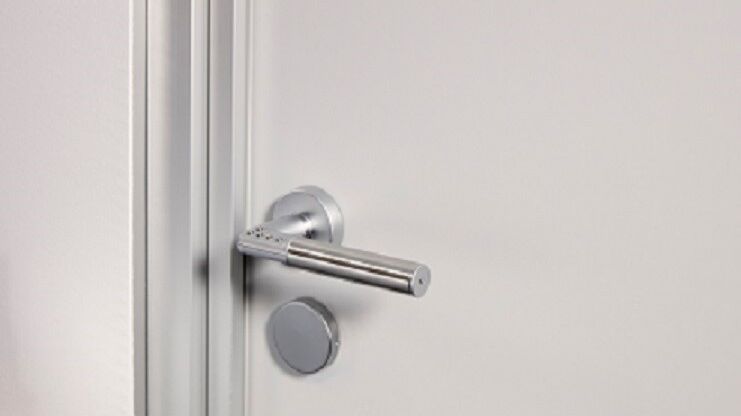 Avec Code Handle®, une simple poignée de porte avec contrôle d’accès conçue par ASSA ABLOY (Schweiz) AG, l’accès à des espaces privés situés dans des locaux publics reste sous contrôle.